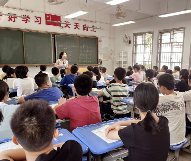 优质教师让教育公正的阳光洒满村庄照亮孩子们的梦想 优质教师让教育公正的阳光洒满村庄照亮孩子们的梦想